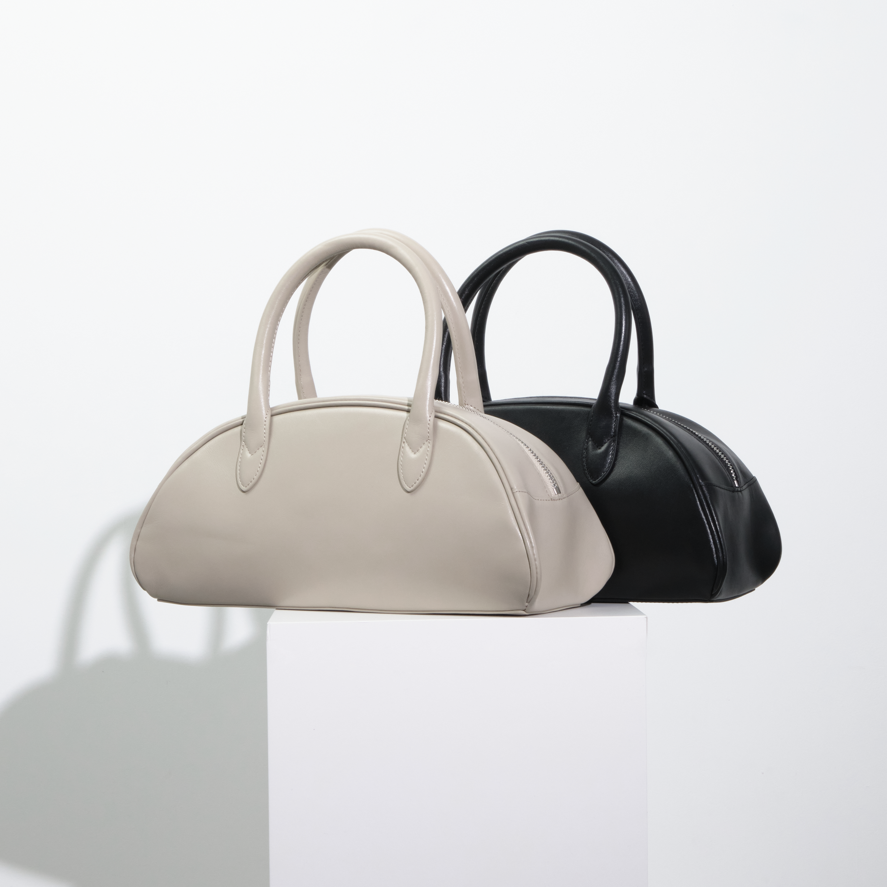 Half Moon Hand Bag / ハーフムーンバッグ（ブラック・ベージュ