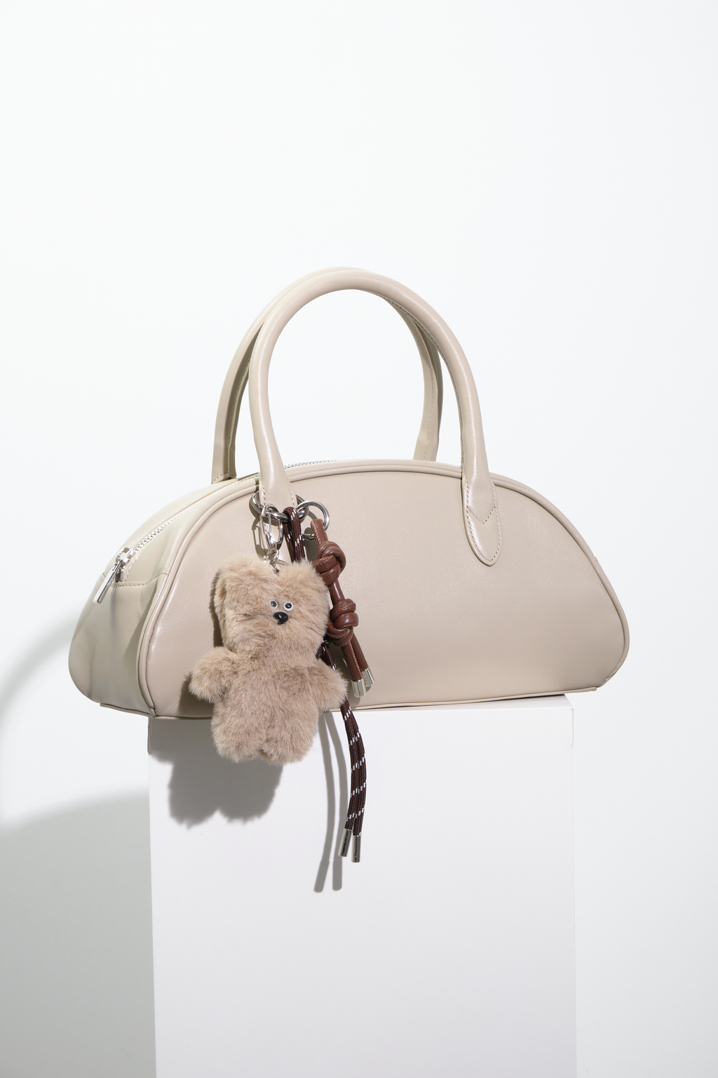 Half Moon Hand Bag / ハーフムーンバッグ（ブラック・ベージュ）