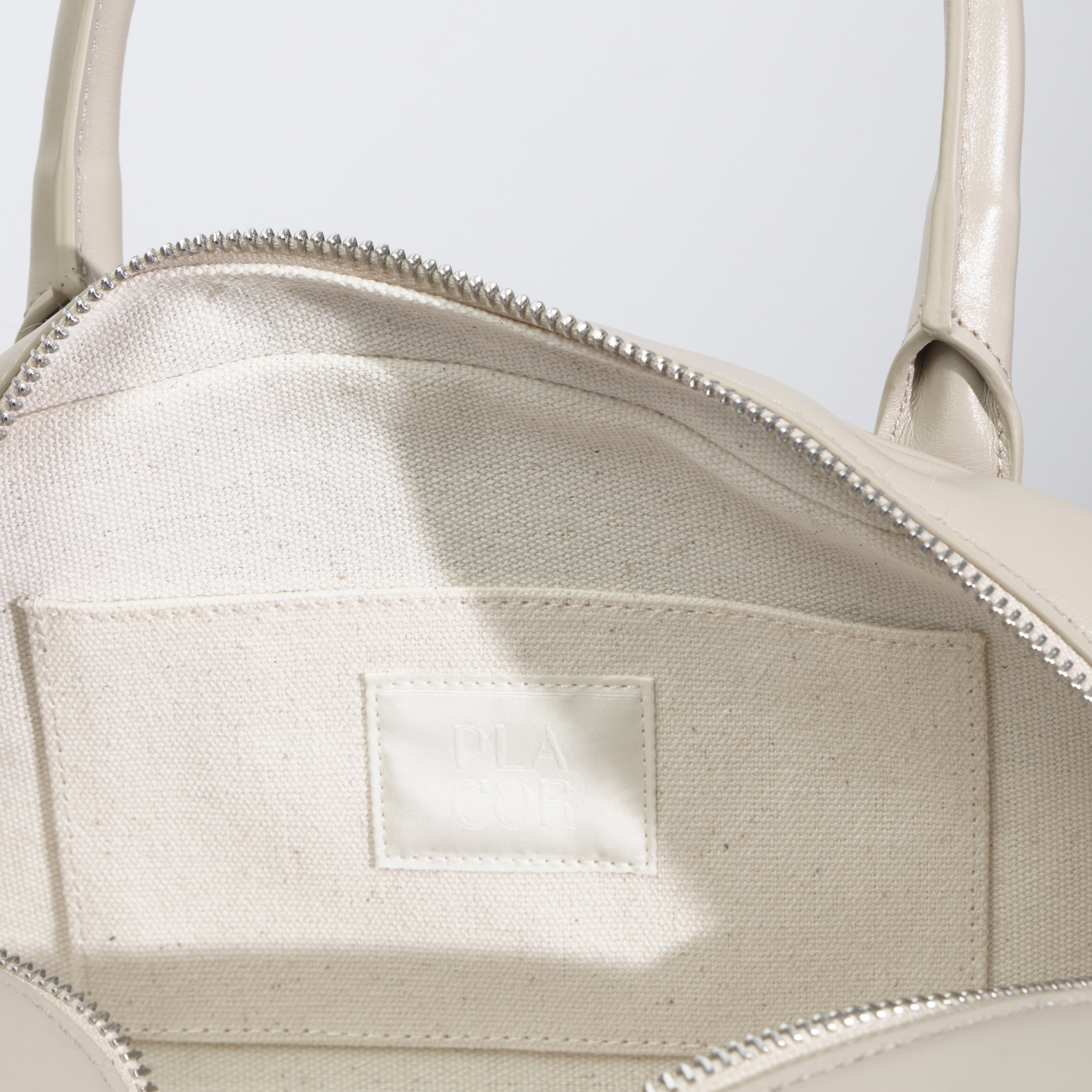 Half Moon Hand Bag / ハーフムーンバッグ（ブラック・ベージュ）