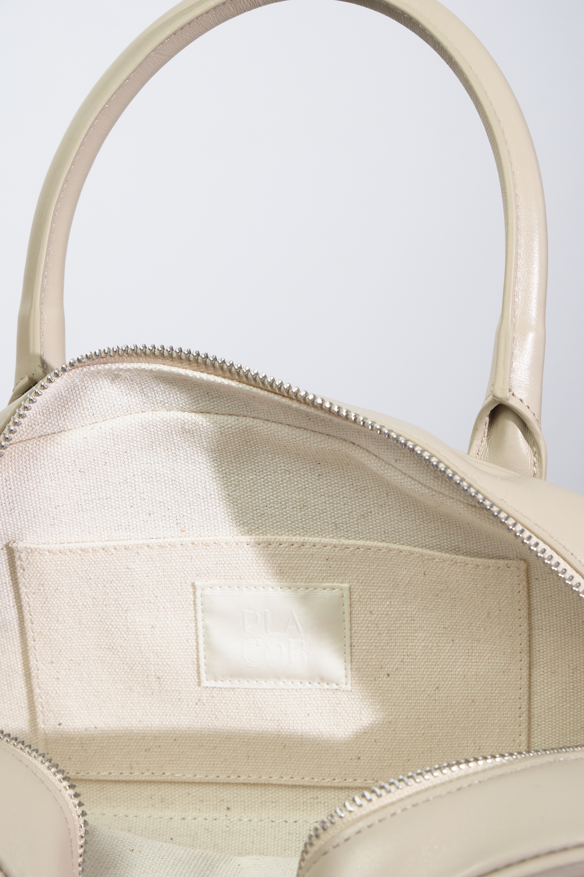 Half Moon Hand Bag / ハーフムーンバッグ（ブラック・ベージュ）