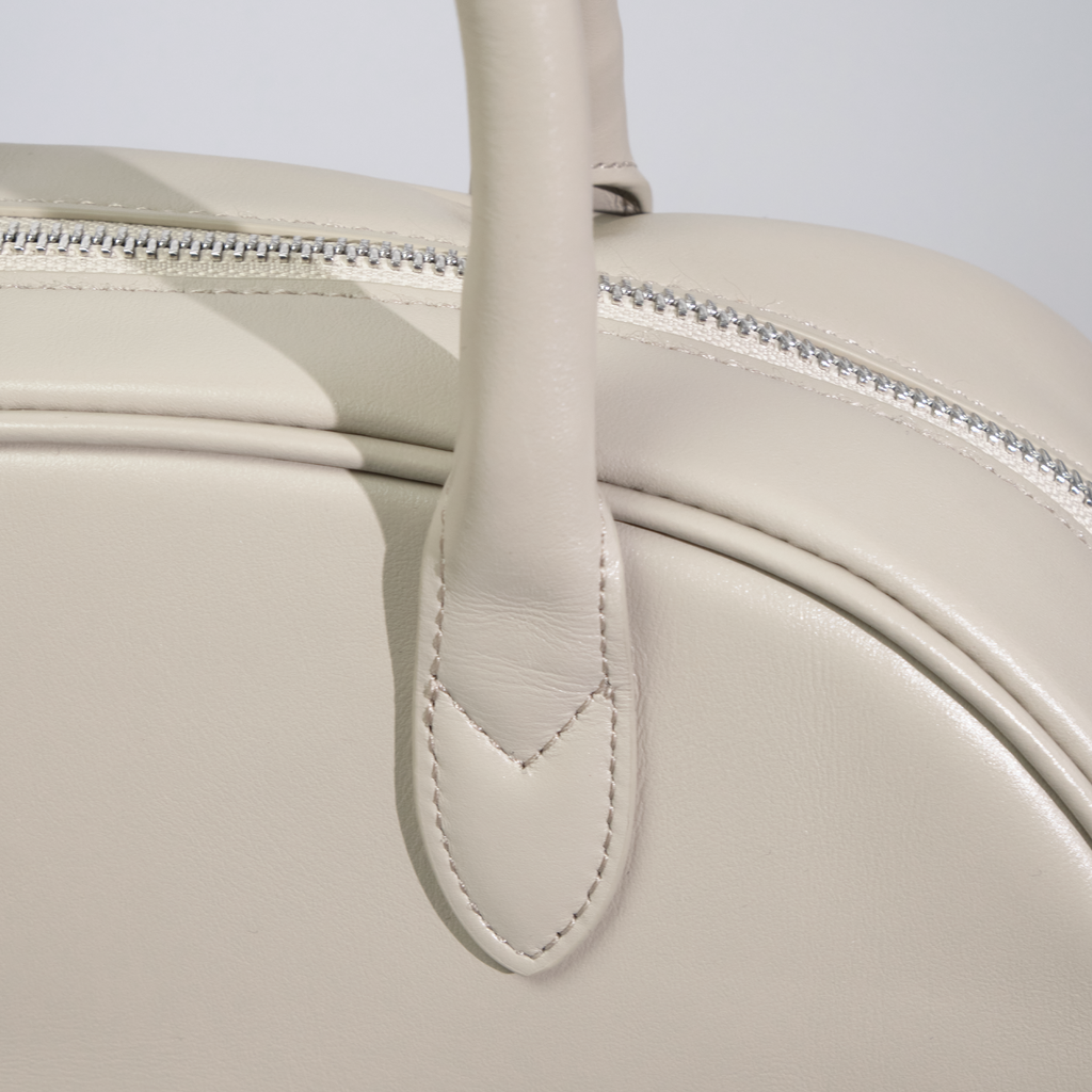 Half Moon Hand Bag / ハーフムーンバッグ（ブラック・ベージュ）