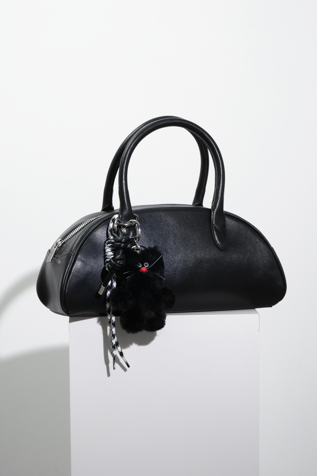 Half Moon Hand Bag / ハーフムーンバッグ（ブラック・ベージュ）