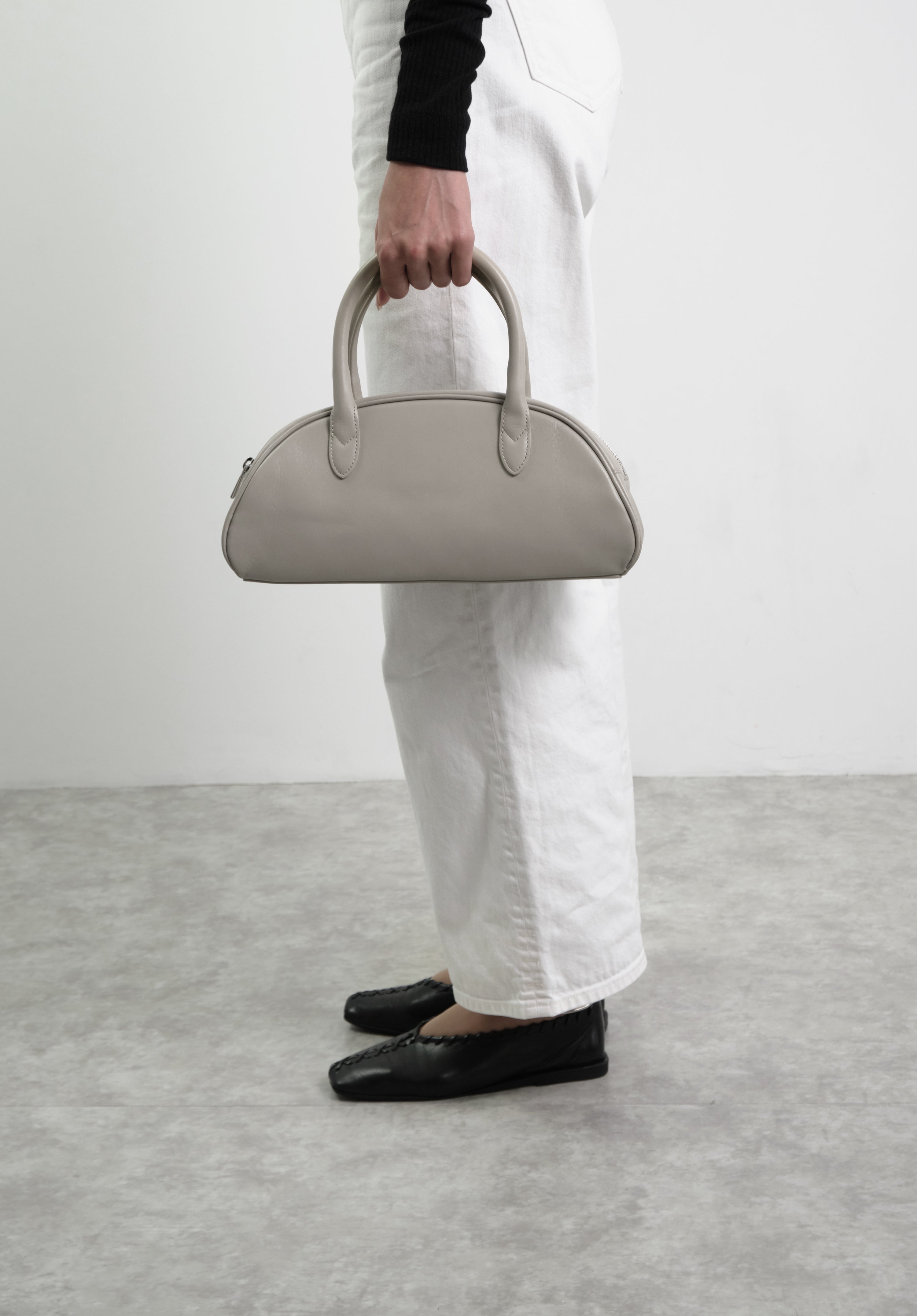 Half Moon Hand Bag / ハーフムーンバッグ（ブラック・ベージュ）