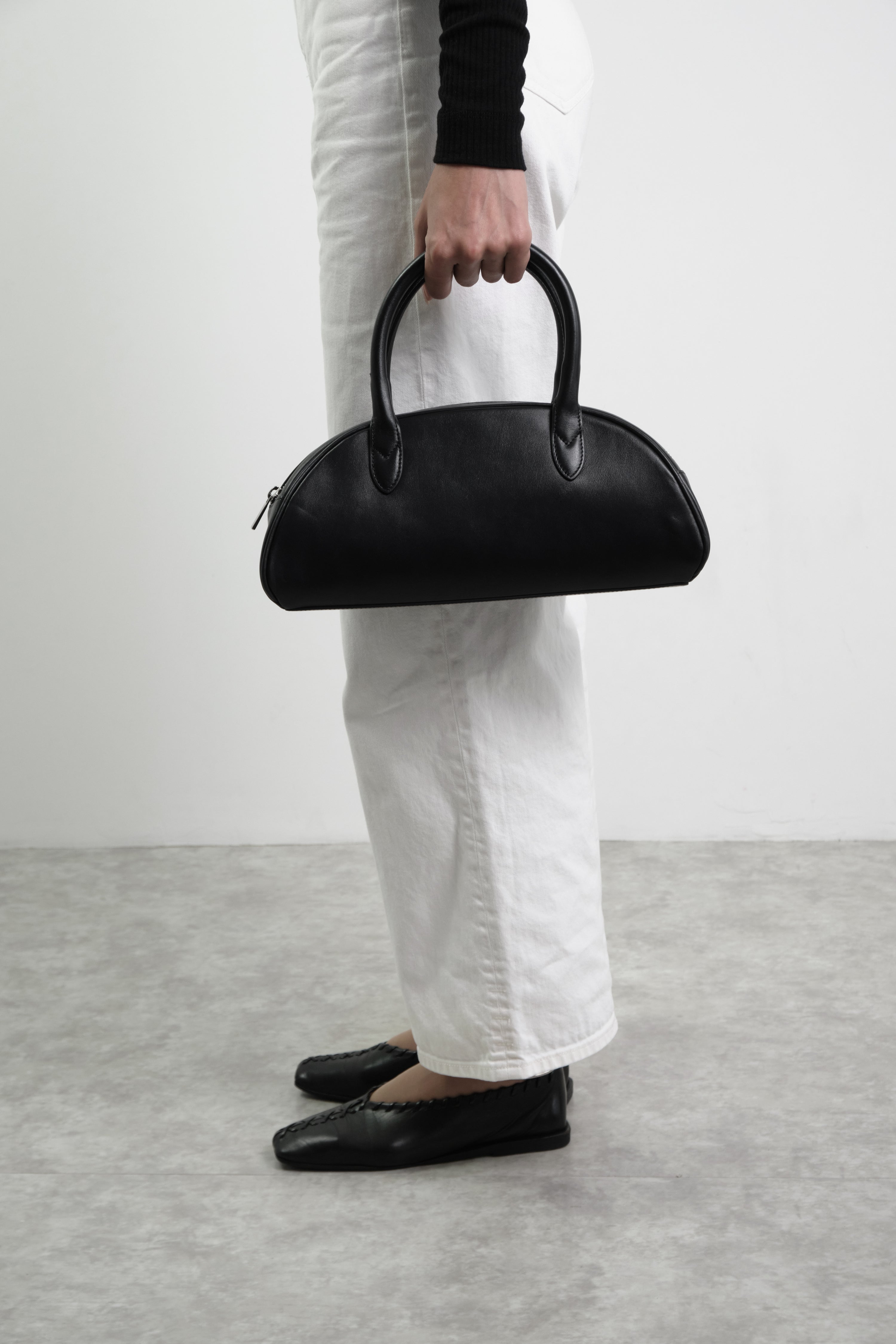 Half Moon Hand Bag / ハーフムーンバッグ（ブラック・ベージュ）
