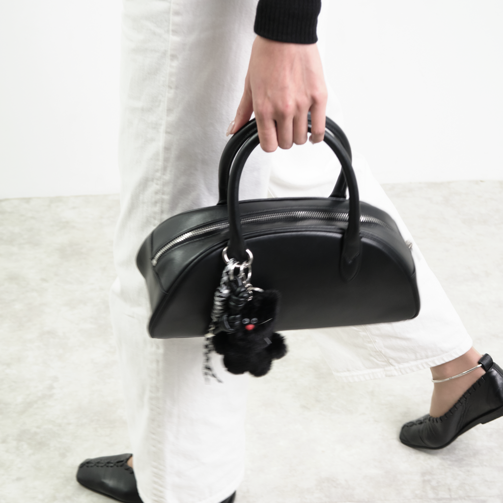 Half Moon Hand Bag / ハーフムーンバッグ（ブラック・ベージュ）