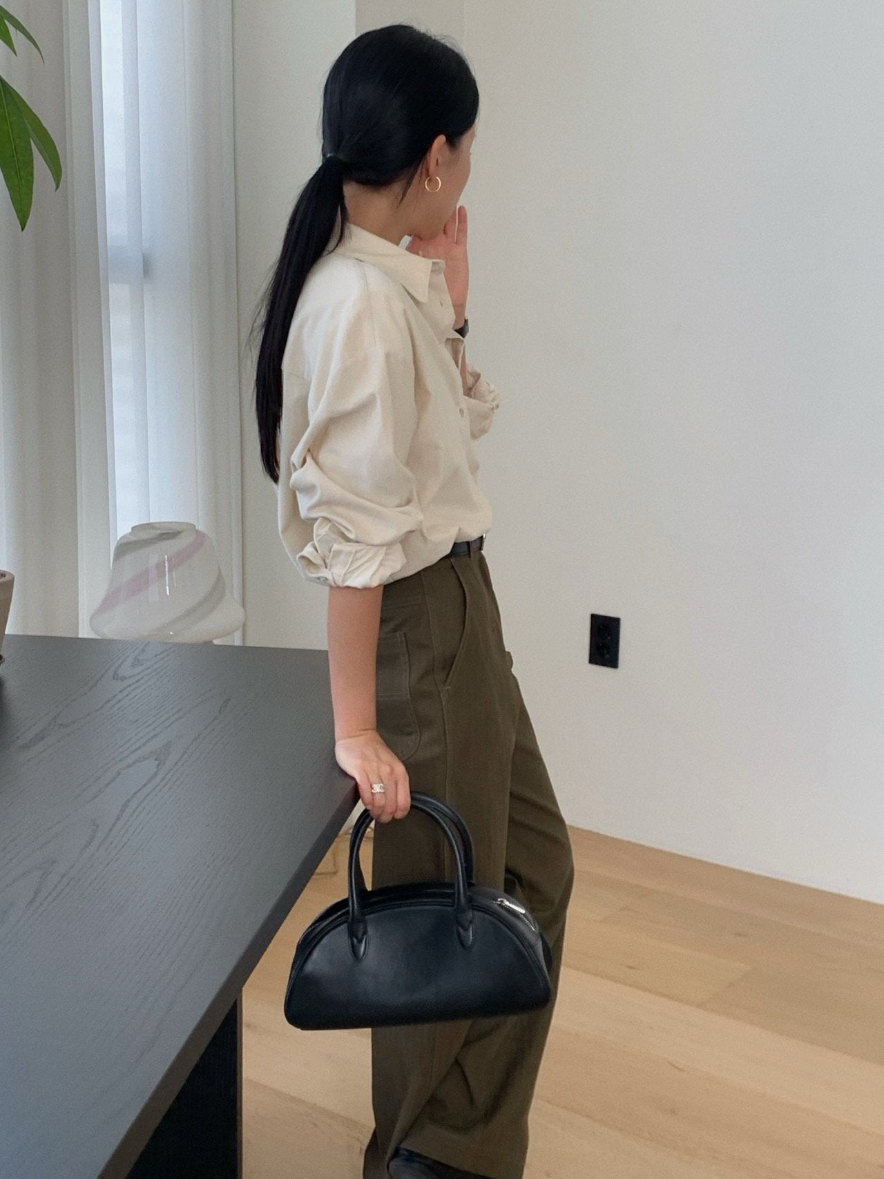 Half Moon Hand Bag / ハーフムーンバッグ（ブラック・ベージュ）