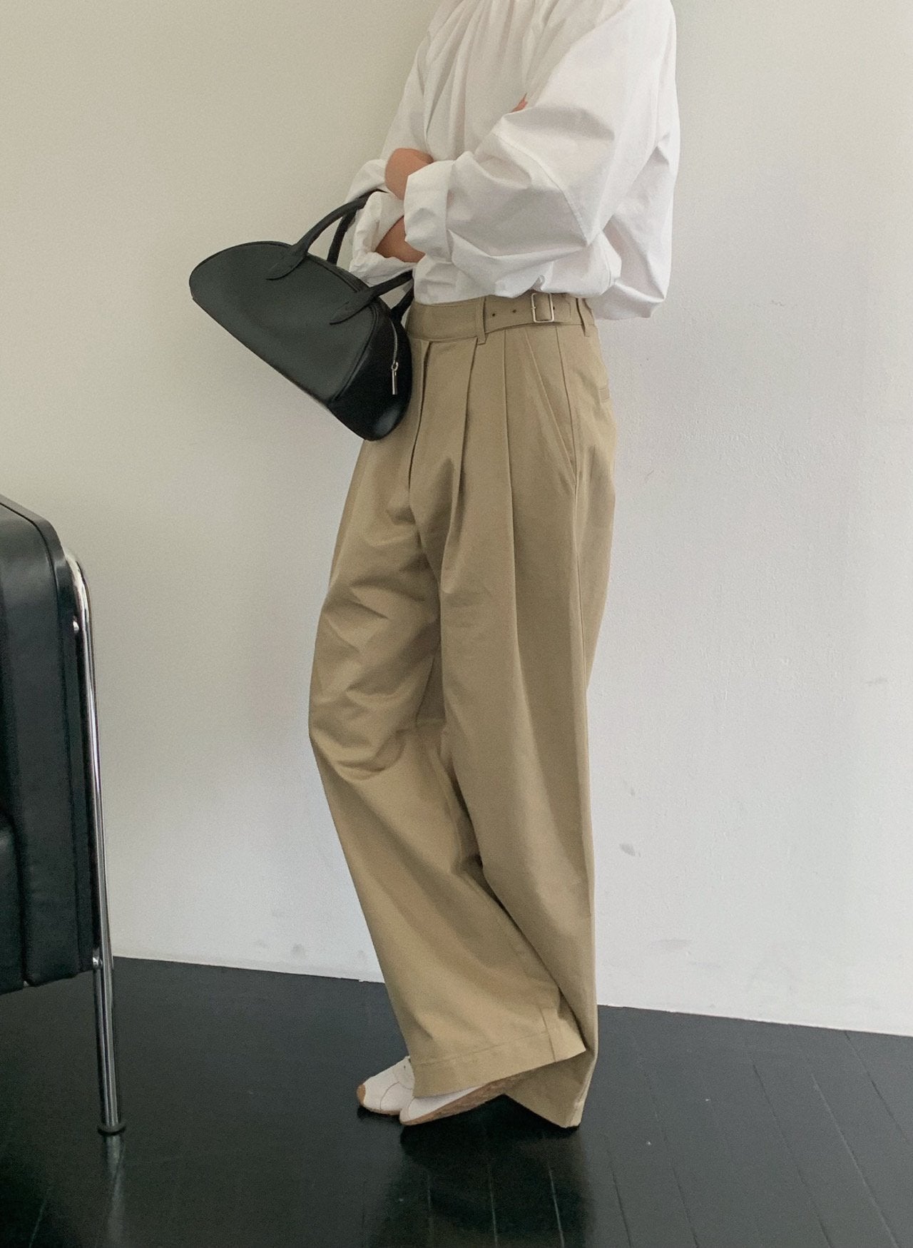 Half Moon Hand Bag / ハーフムーンバッグ（ブラック・ベージュ）