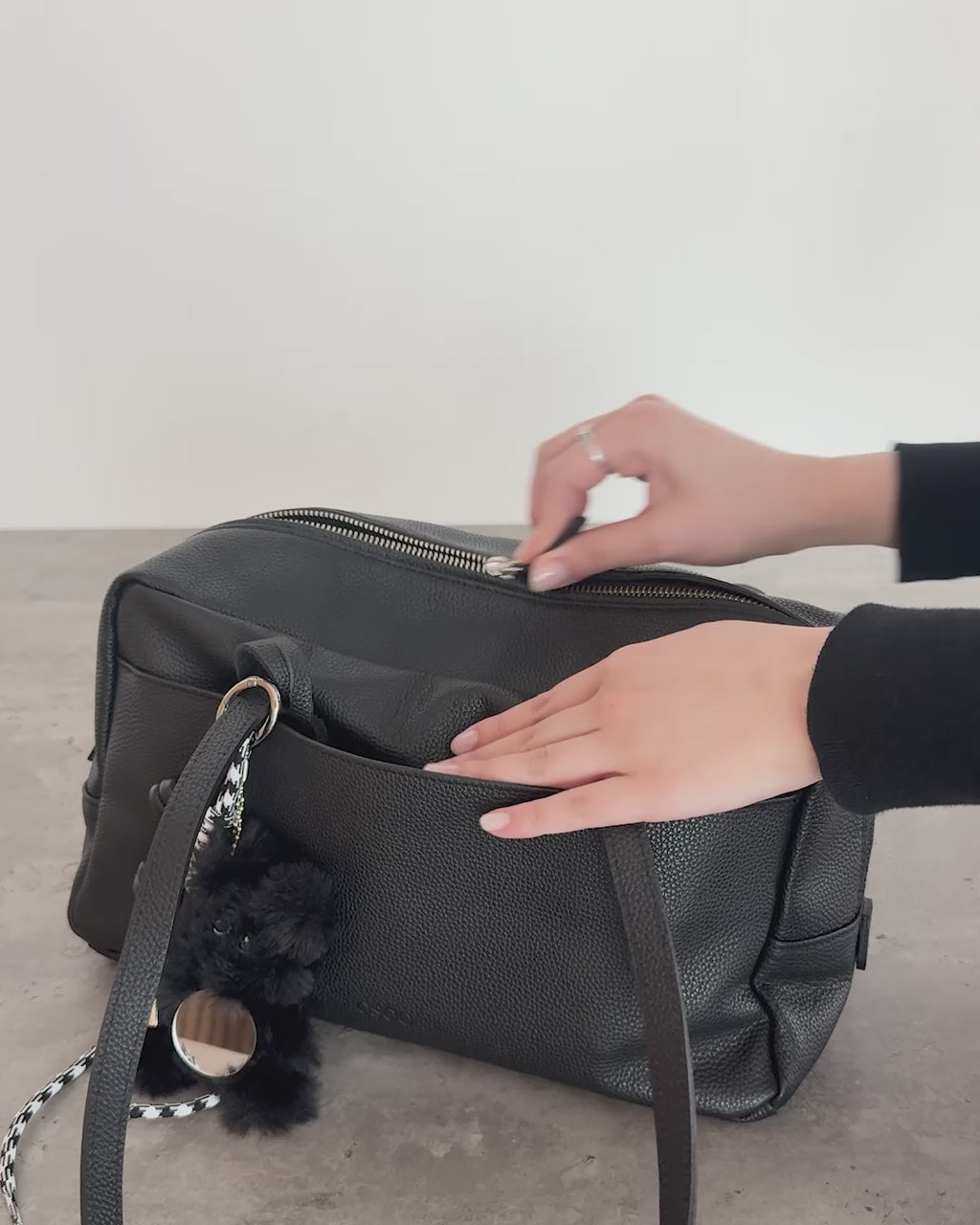 Soft Leather Square Bag / ソフトレザースクエアバッグ